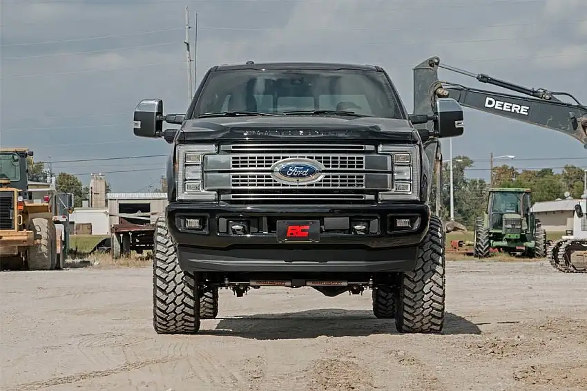 Rough Country 6 Inch Lift Kit 4-Link OVLD C/O V2 For 17-22 Ford F-250/F-350 Super Duty 56056